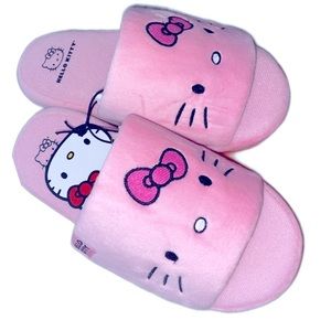 🎀PLUSH & COZY HELLO KITTY SLIPPERS!!